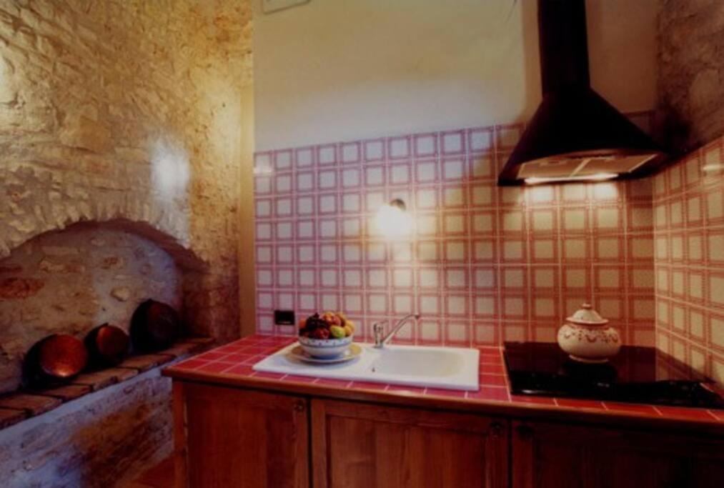 ספולטו All Stone Horse Stable Converted To Elegant Apartment - Baltimora מראה חיצוני תמונה