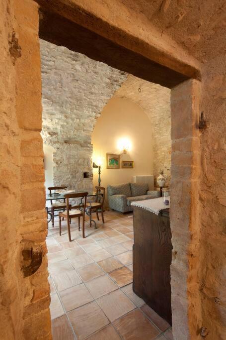 ספולטו All Stone Horse Stable Converted To Elegant Apartment - Baltimora מראה חיצוני תמונה