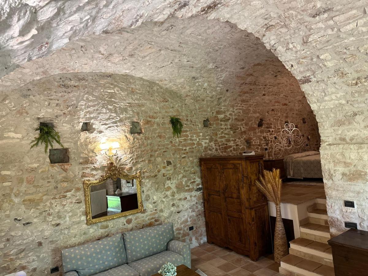 ספולטו All Stone Horse Stable Converted To Elegant Apartment - Baltimora מראה חיצוני תמונה